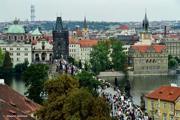 El majestuoso Puente de Carlos en Praga