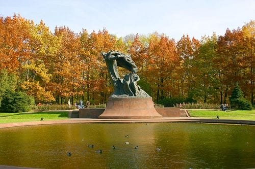 Monumentos del Parque Real ?azienki de Varsovia