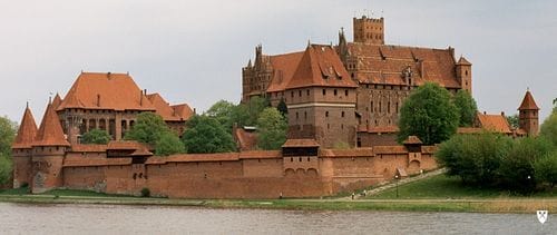 El histórico castillo de Mallbork en Polonia