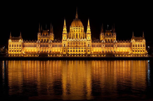 Budapest, vista nocturna del Parlamento