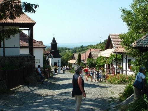 Hollók?, pueblo folclórico y tranquilo en Hungría
